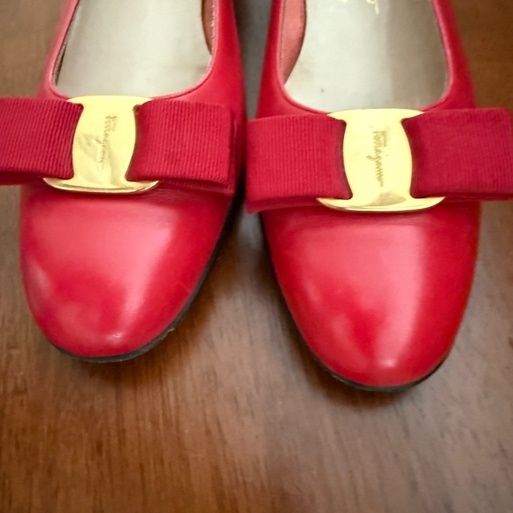 Salvatore Ferragamo Women's Red Leather Flats - Picture 1 of 6